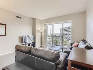Photo #4: 2382450 Listing