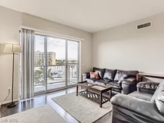 Photo #5: 2382450 Listing