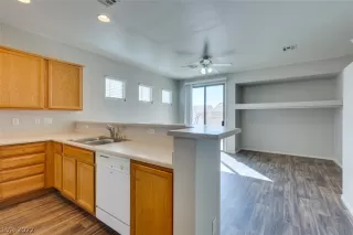 Photo #3: 2382497 Listing