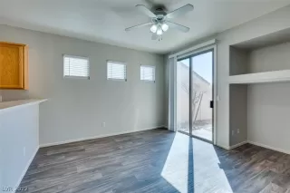 Photo #5: 2382497 Listing