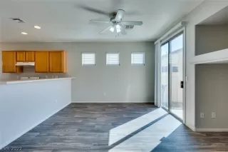 Photo #6: 2382497 Listing