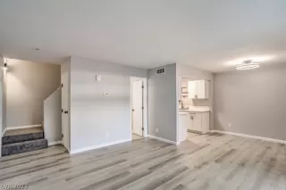 Photo #4: 2382512 Listing