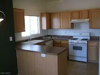 Photo #4: 2382592 Listing