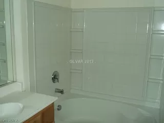 Photo #5: 2382592 Listing