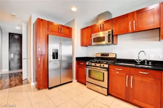 Photo #5: 2382604 Listing