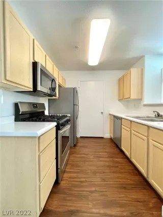 Photo #5: 2382626 Listing 