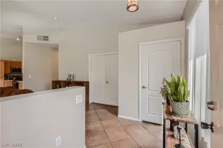 Photo #4: 2382682 Listing