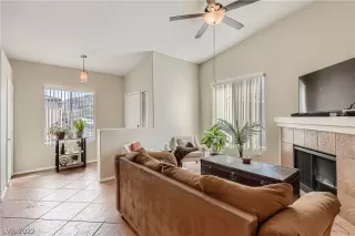 Photo #5: 2382682 Listing