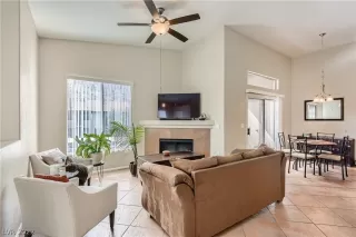 Photo #6: 2382682 Listing