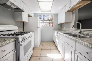 Photo #5: 2382703 Listing 