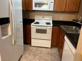 Photo #5: 2382749 Listing 