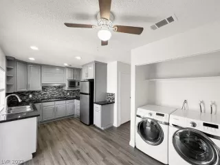 Photo #5: 2382765 Listing 