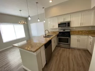 Photo #3: 2382786 Listing