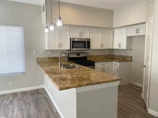 Photo #4: 2382786 Listing