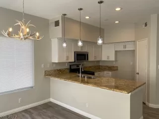 Photo #5: 2382786 Listing