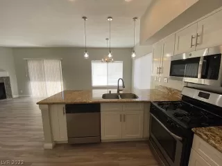 Photo #6: 2382786 Listing