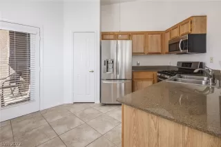 Photo #3: 2382796 Listing