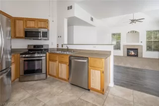 Photo #4: 2382796 Listing