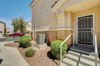 Photo #3: 2382800 Listing