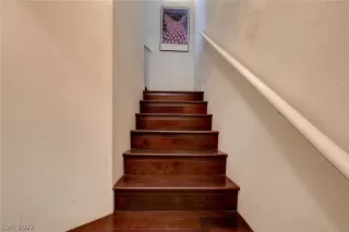 Photo #4: 2382800 Listing