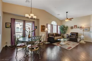 Photo #5: 2382800 Listing