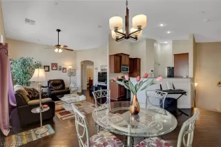 Photo #6: 2382800 Listing