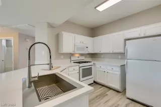 Photo #4: 2382803 Listing 