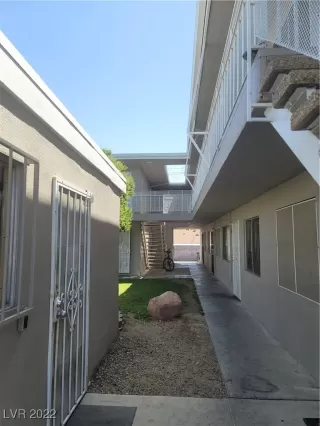 Photo #6: 2382859 Listing 