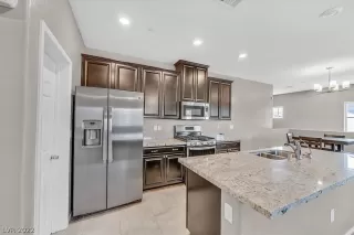 Photo #5: 2382862 Listing