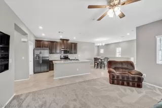 Photo #6: 2382862 Listing