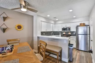 Photo #6: 2382871 Listing