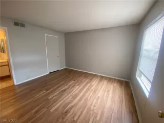 Photo #3: 2382872 Listing