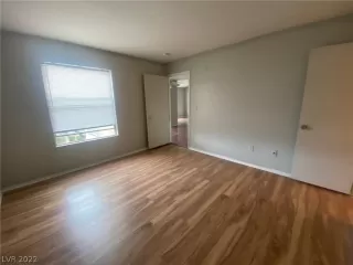 Photo #4: 2382872 Listing