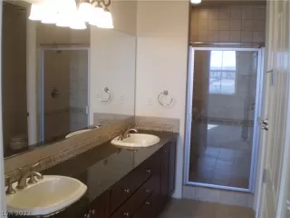 Photo #5: 2382878 Listing 