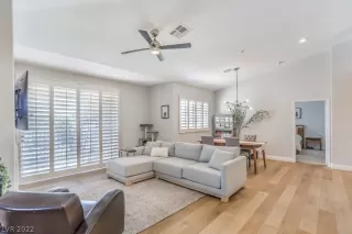 Photo #3: 2382928 Listing