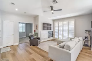 Photo #4: 2382928 Listing