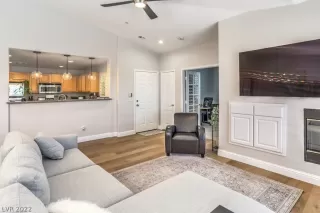 Photo #5: 2382928 Listing