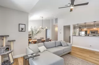 Photo #6: 2382928 Listing