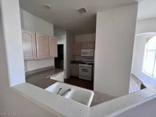 Photo #3: 2382949 Listing