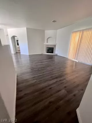 Photo #6: 2382949 Listing