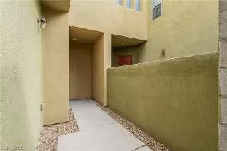 Photo #1: 2382951 Listing 