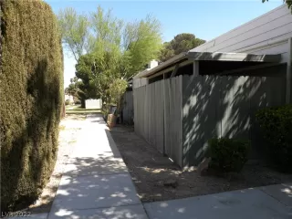 Photo #4: 2382959 Listing