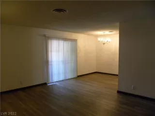 Photo #5: 2382959 Listing