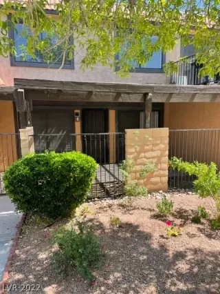 Photo #1: 2382986 Listing