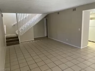 Photo #3: 2382986 Listing