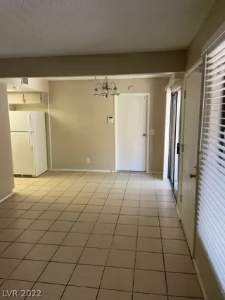 Photo #4: 2382986 Listing