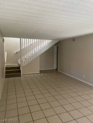 Photo #5: 2382986 Listing