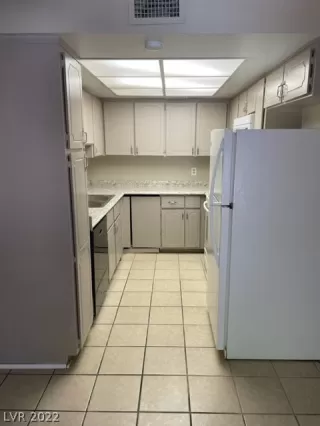 Photo #6: 2382986 Listing