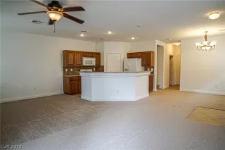 Photo #3: 2382992 Listing