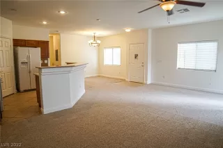 Photo #4: 2382992 Listing